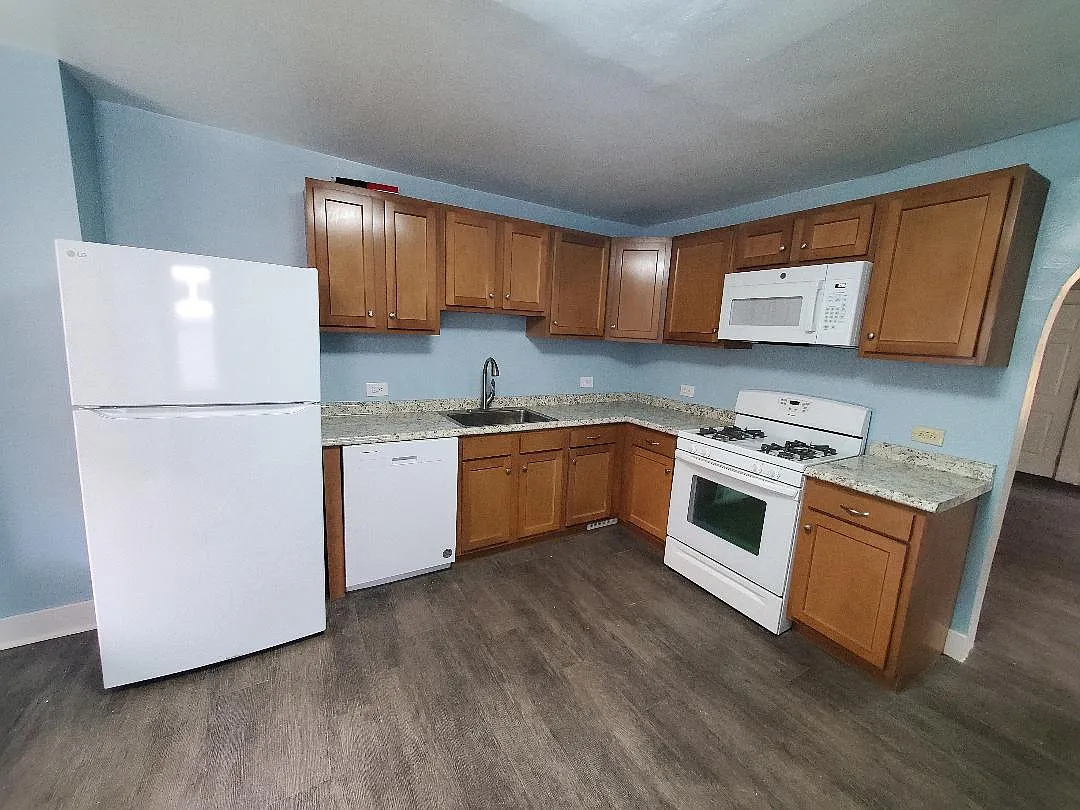 2 bed, 850 sqft, $895 — Photo 1