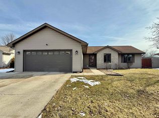 2656 N Wuthering Hills Dr, Janesville, WI 53546