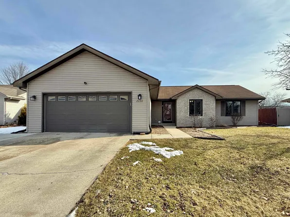 2656 N Wuthering Hills Dr, Janesville, WI 53546