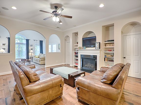 4th image of 7845 Oak Haven Ln