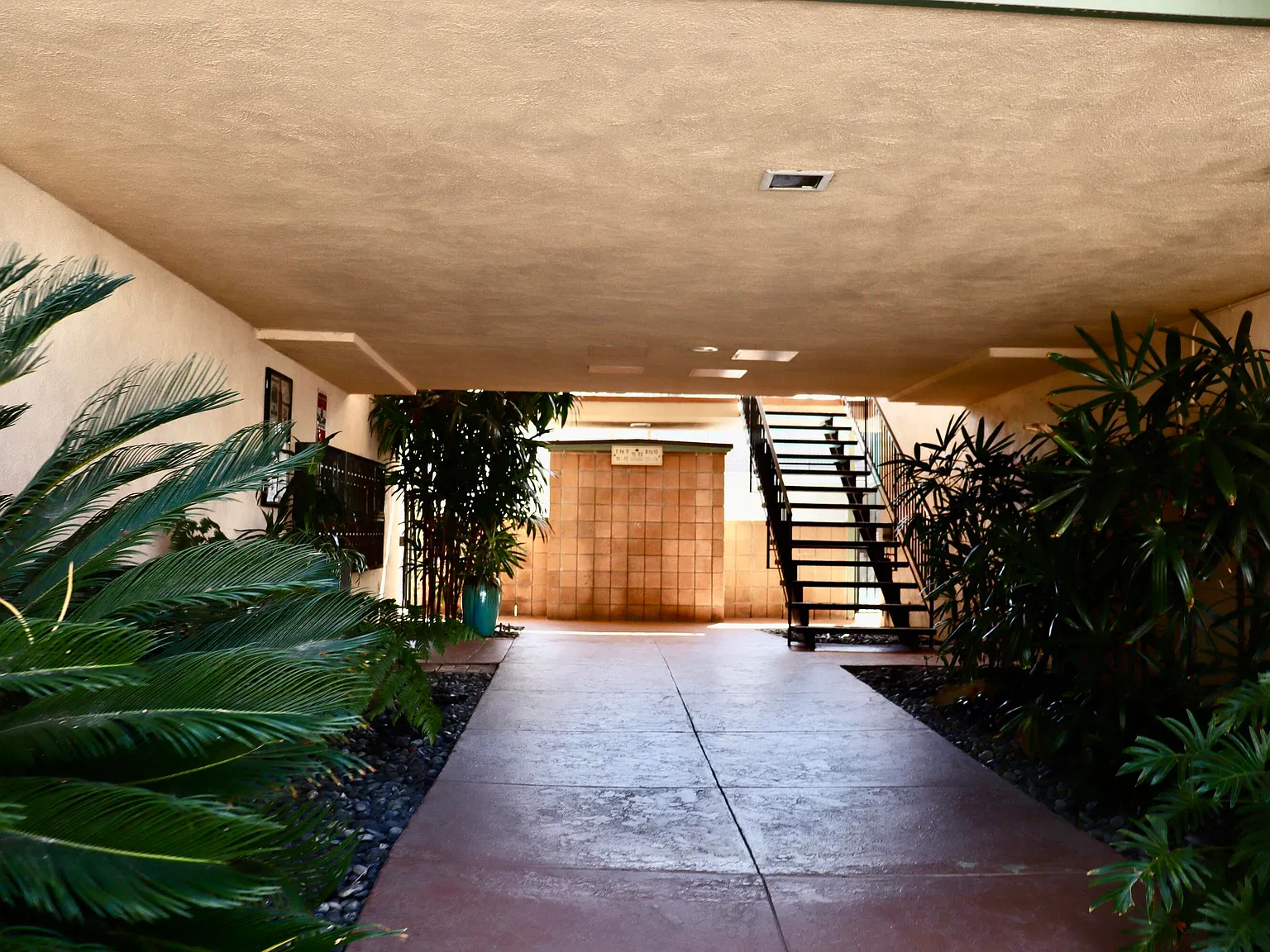 1 bed, 1.0 bath, 788 sqft, $3,400 — Photo 2