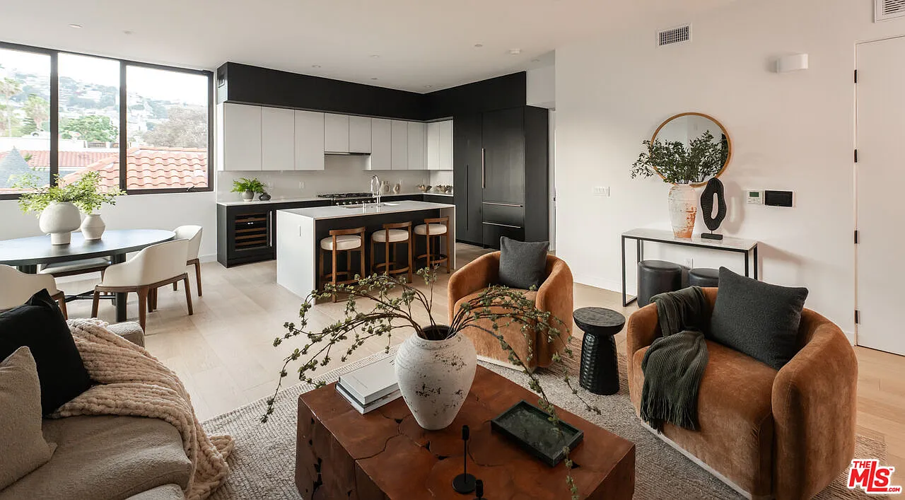2 bed, 2.5 bath, 1344 sqft, $13,500 — Photo 3