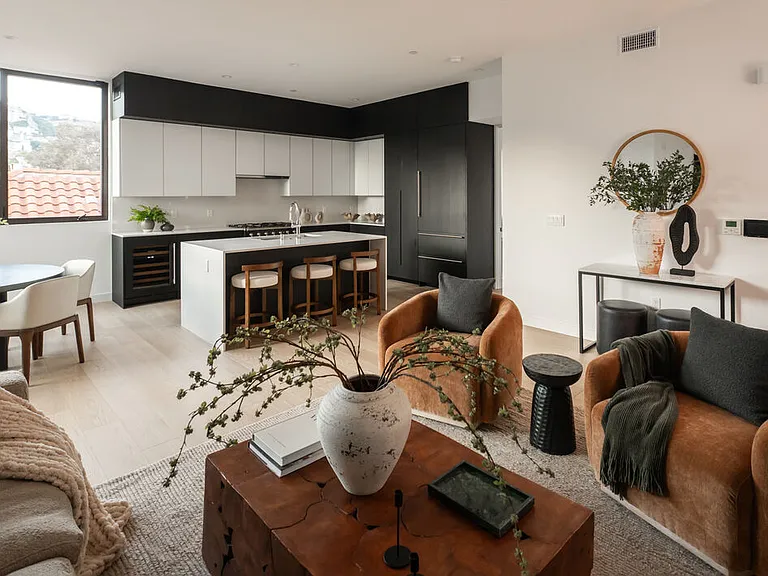 1264 N Harper Ave #Penthouse 1 — Photo 3