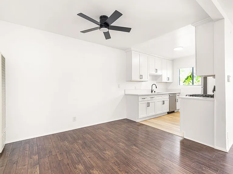 11618 Gorham Ave — Photo 5