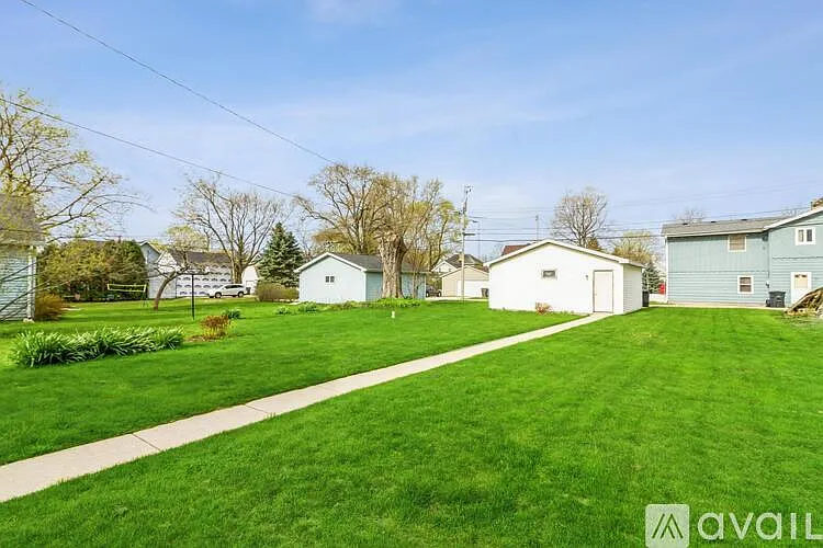 3 bed, 2150 sqft, $2,800 — Photo 2
