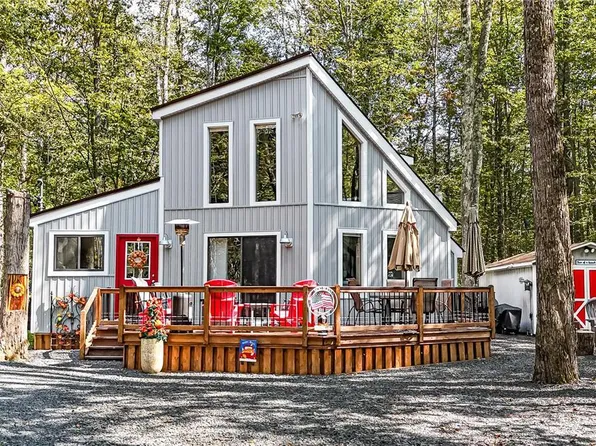 320 Stroud Ct, Pocono Lake, PA 18347