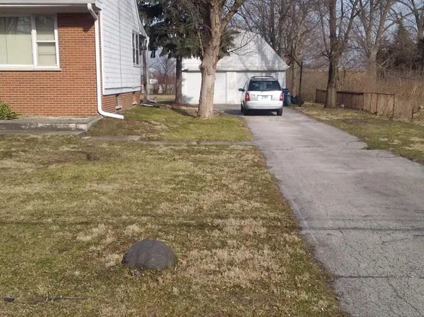 9555 S 78th Ct, Hickory Hills, IL 60457