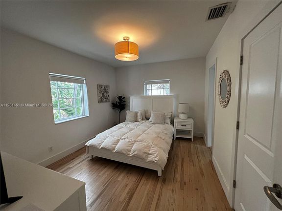 4th image of 241 28th St #4