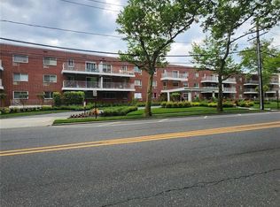 320 E Shore Rd APT 11B, Great Neck, NY 11023