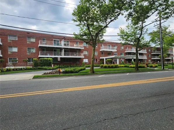 320 E Shore Road #11b, Great Neck, NY 11023