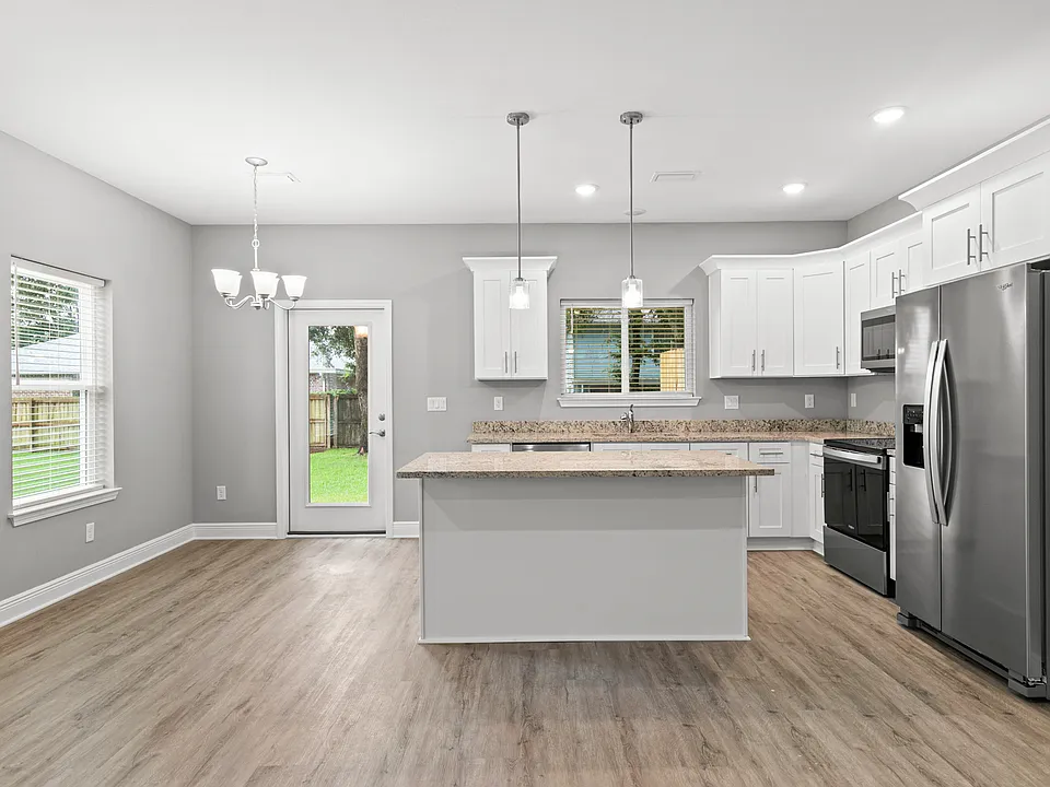 004-400 Walters Cir-MLS_08142025