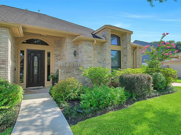 5th image of 910 Millpond Dr