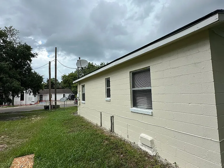 1450 W 22nd St — Photo 16