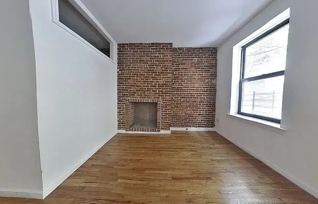 Living room, photo 2
