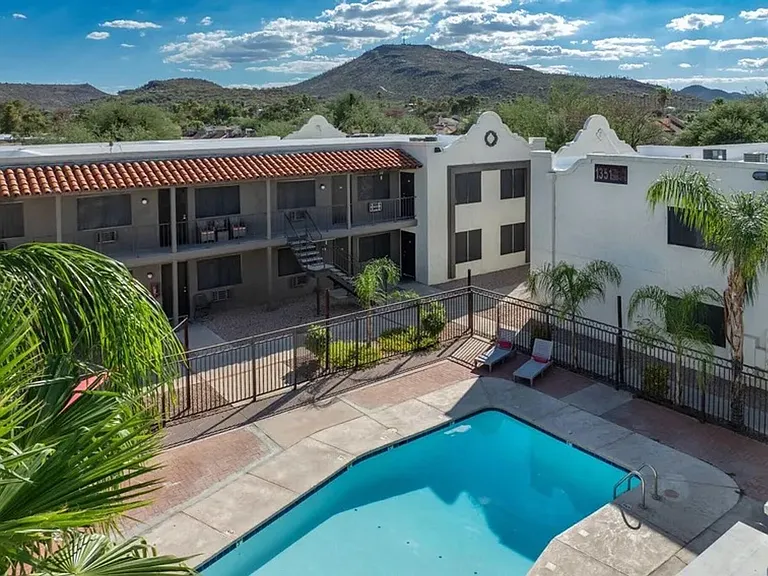 Westside Commons - Beautiful One and Two Bedroom Available NOW! - ONE MONTH FREE!! — Photo 33
