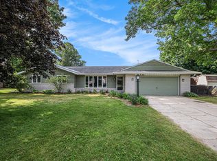 2418 Fountain Ln, Stevensville, MI 49127