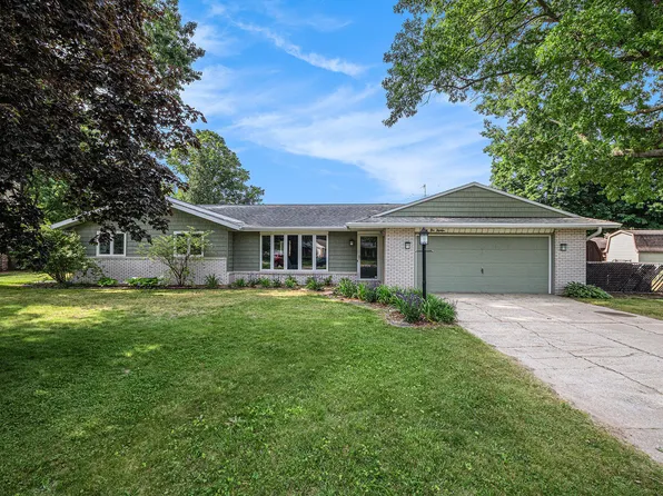 2418 Fountain Ln, Stevensville, MI 49127