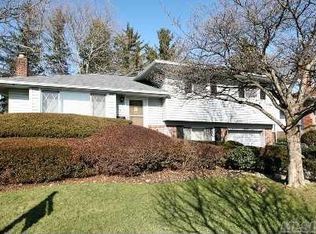 21 Deb St, Plainview, NY 11803