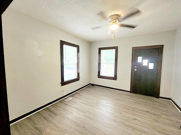 4th image of 104 S Louisiana St