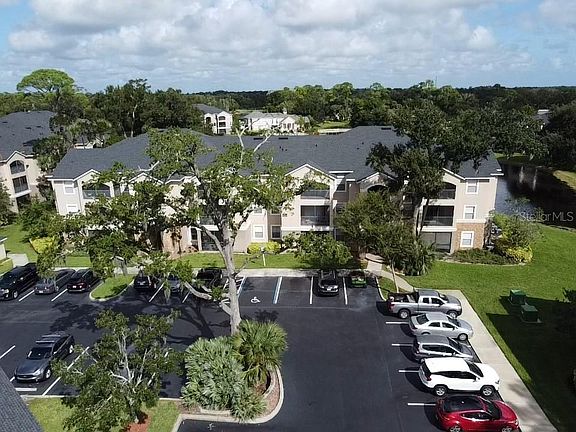 4th image of 940 Village Trl Unit 4-206