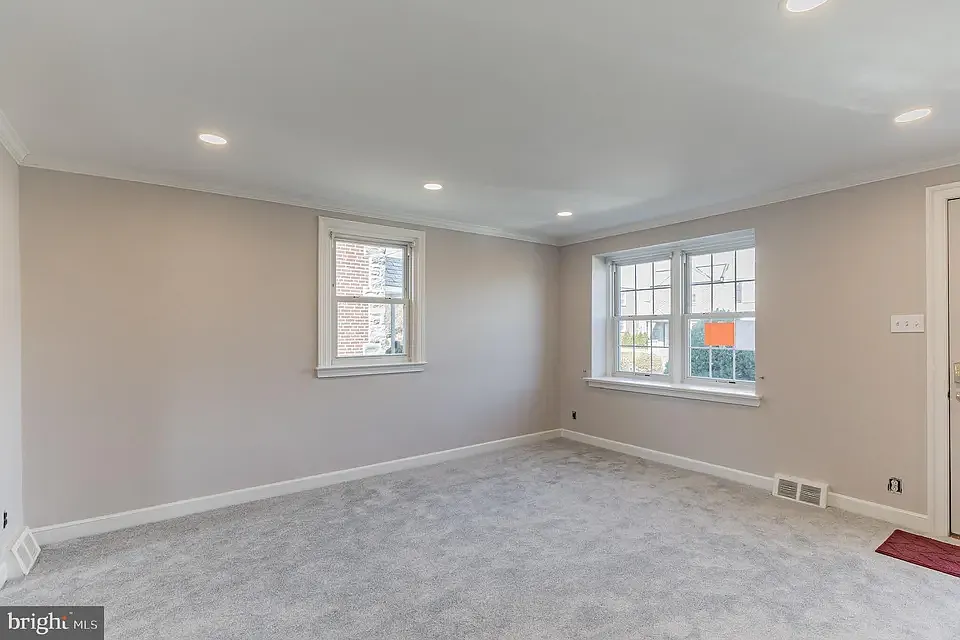 3 bed, 1188 sqft, $2,350 — Photo 2