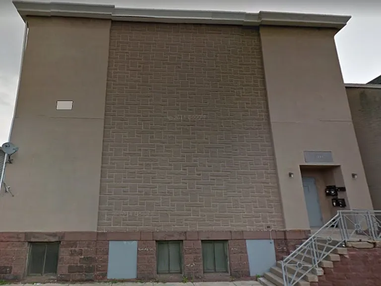 1217 Moss St — Photo 1