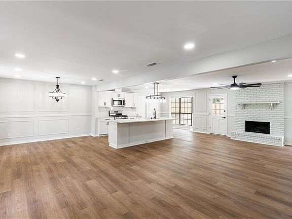 5th image of 2549 Meadowview Dr