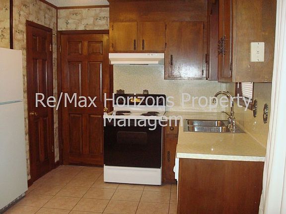 4th image of 836 El Camino Dr