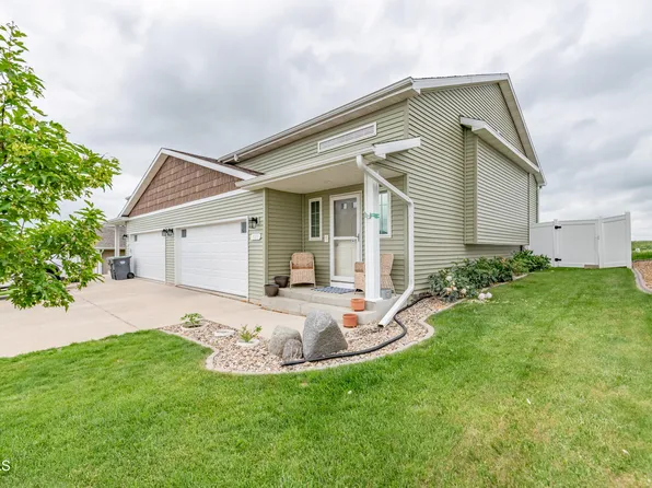 4704 Corvette St NW, Mandan, ND 58554