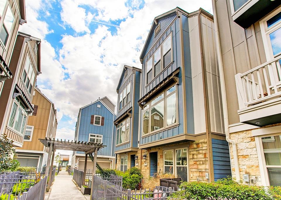 710 N Shepherd is located in Park Place in The Heights. A David Weekley development with easy access to I-10 and only short distance away from parks, hike/bike trails, and shopping.