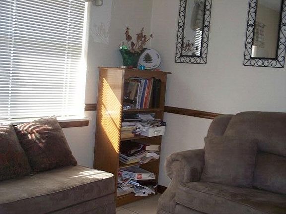 5th image of 624 Mounds Pleasant Cir