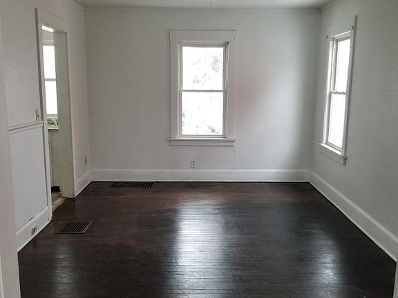 3rd image of 1221 Revell Ave