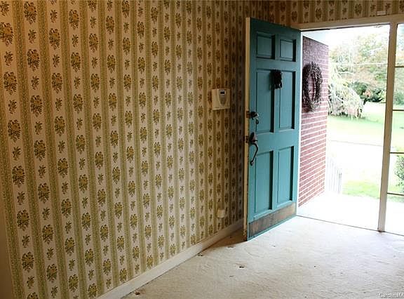4th image of 726 Circle Dr NE