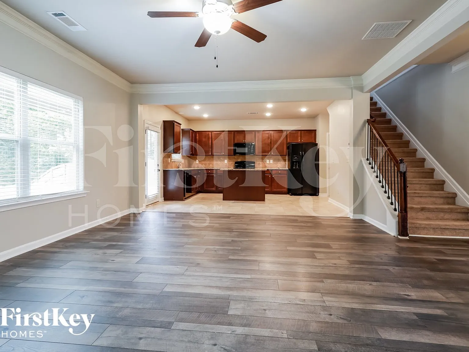 4 bed, 2.5 bath, 2082 sqft, $2,590 — Photo 3