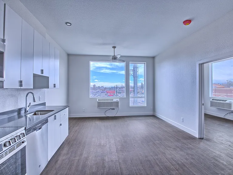 Sloan's Place Apartments — Photo 14