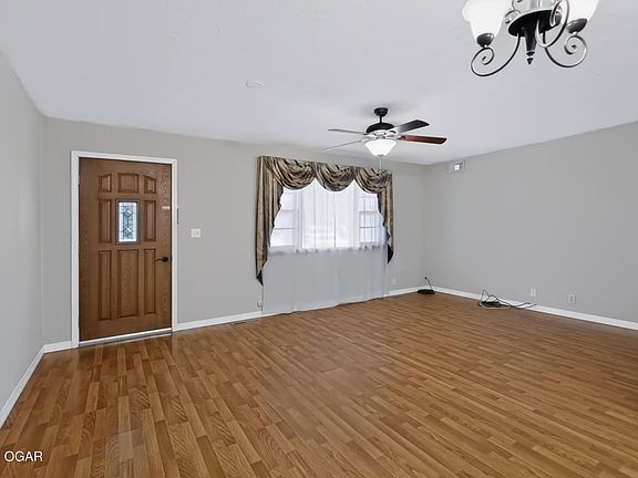 3rd image of 401 E 3rd St