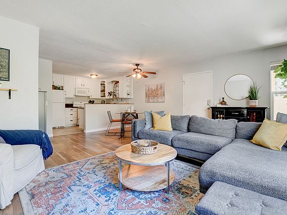 4th image of 433 Autumn Dr APT 13