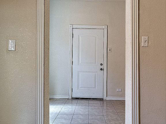 3rd image of 3021 Rivera Ave