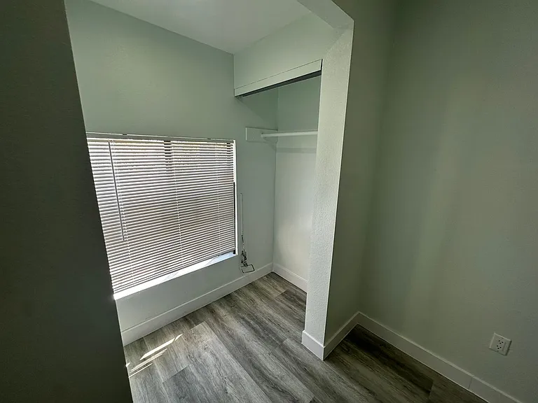 Michigan Avenue Apartments — Photo 122