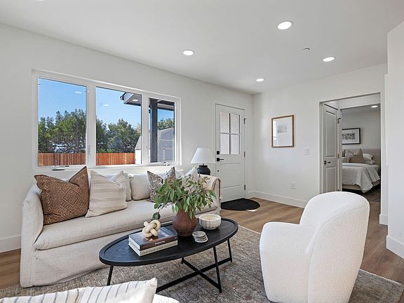 4th image of 2848 Foothill Rd