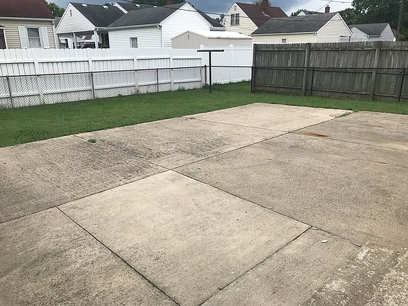 4th image of 740 Erie St