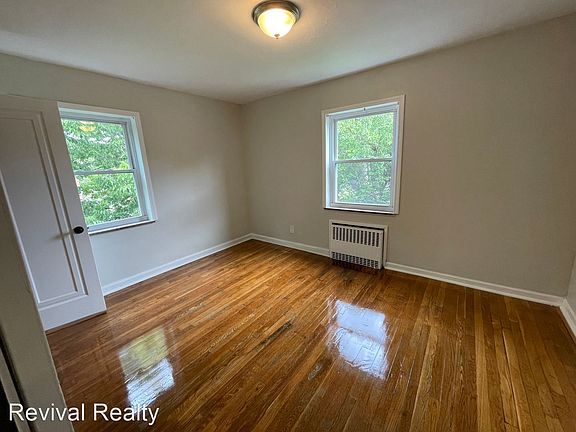5th image of 210 Hearne Ave APT 1