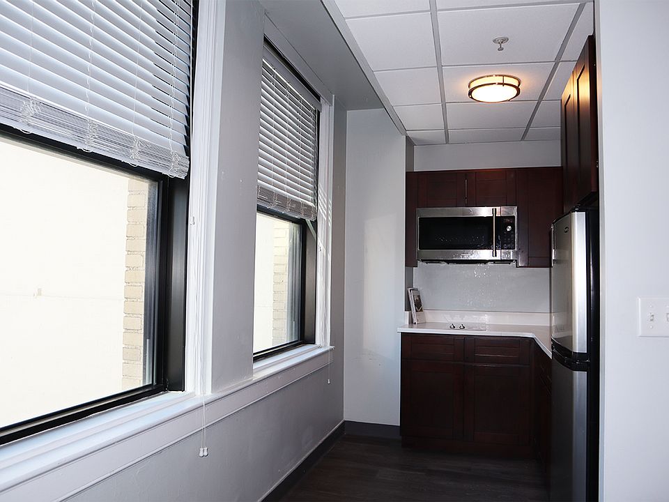 2nd image of 507 Main St #1007