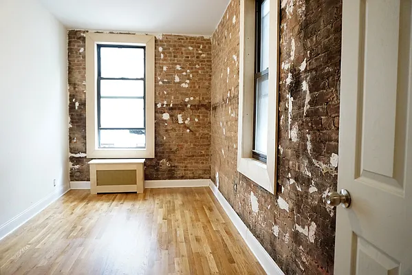 Rented by Siderow Residential Group | media 23