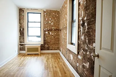 Rented by Siderow Residential Group