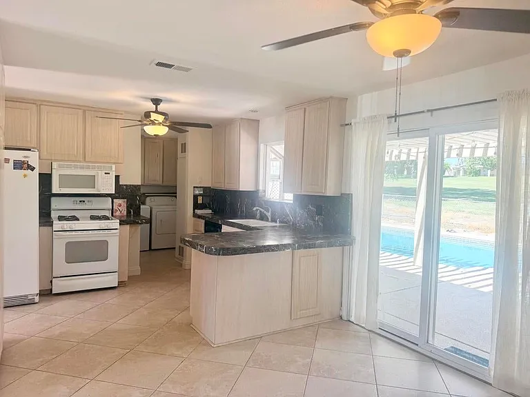 43586 Virginia Ave — Photo 7