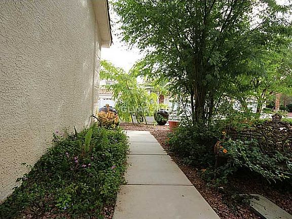 4th image of 9908 Sierra Canyon Way