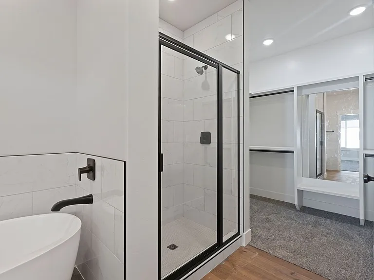 656 Jeanine Dr — Photo 28