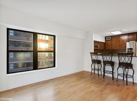 3rd image of 350 W Belden Ave APT 301