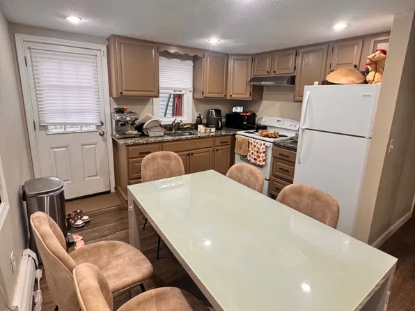 143 High St APT 5, Danvers, MA 01923